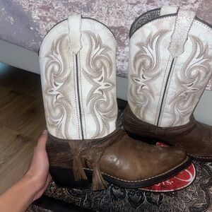 Laredo women’s boots white/brown, size 8.5